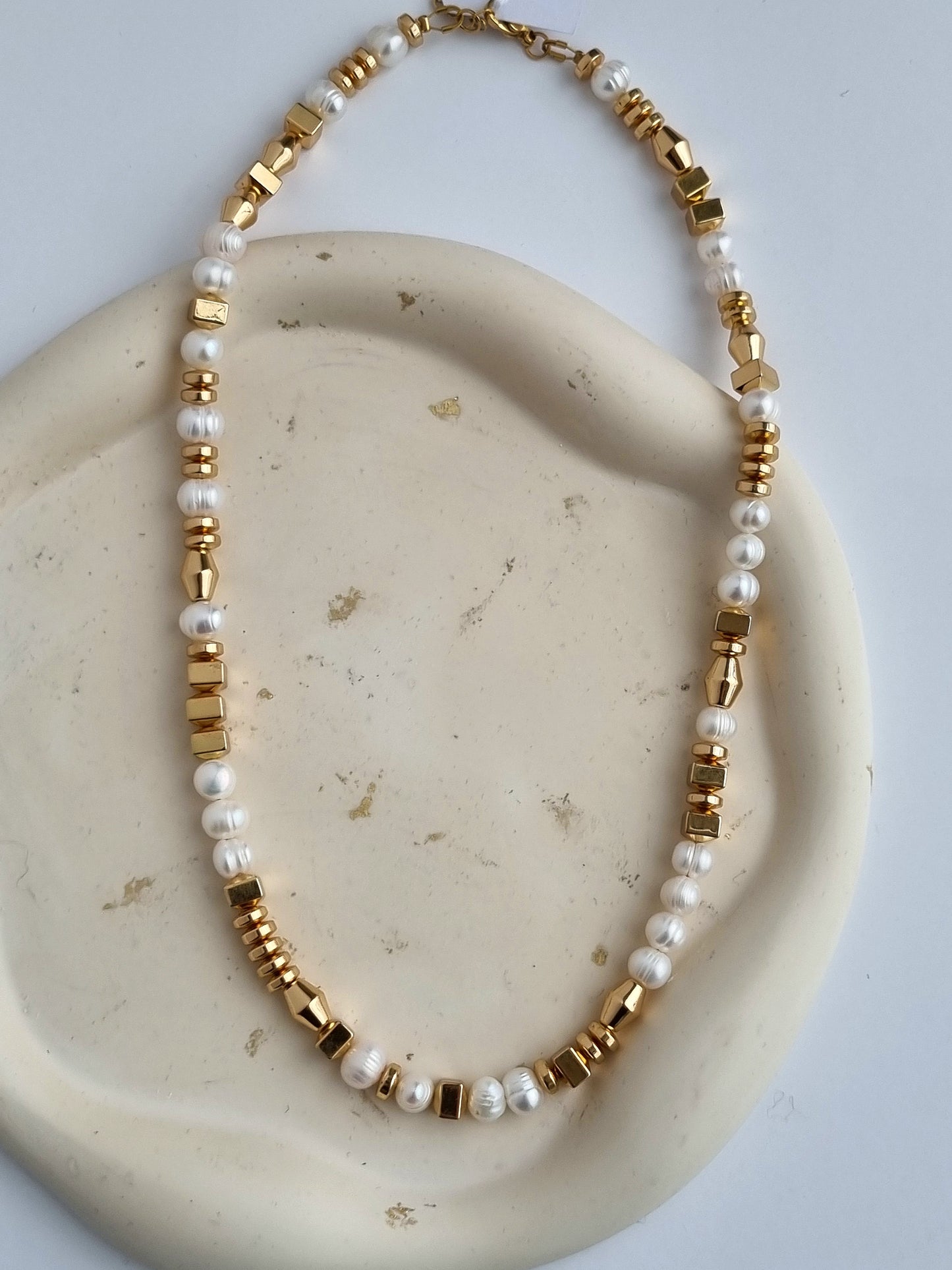 Pearls and hematites necklace