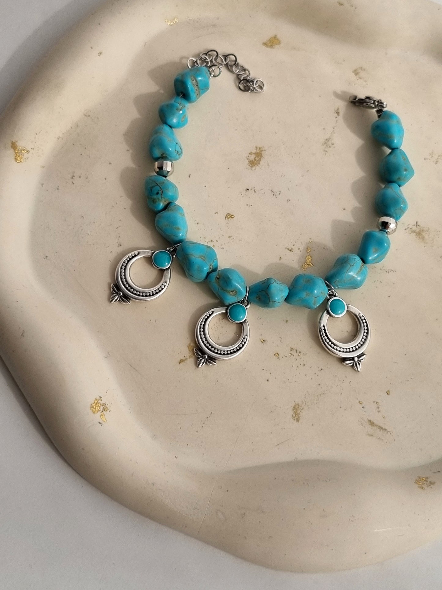 Boho bracelet with howlite beads