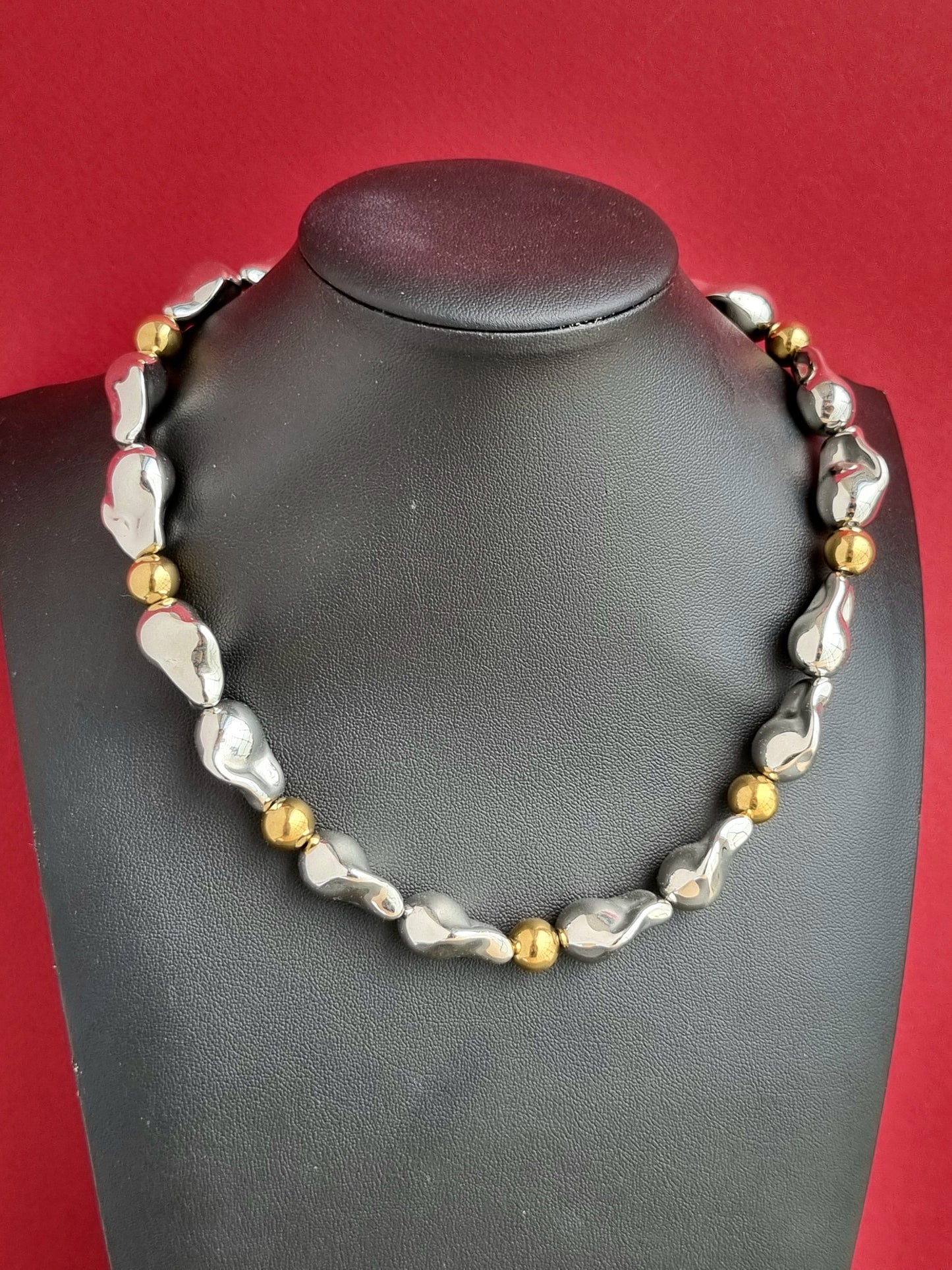 Necklace with acrylic beads