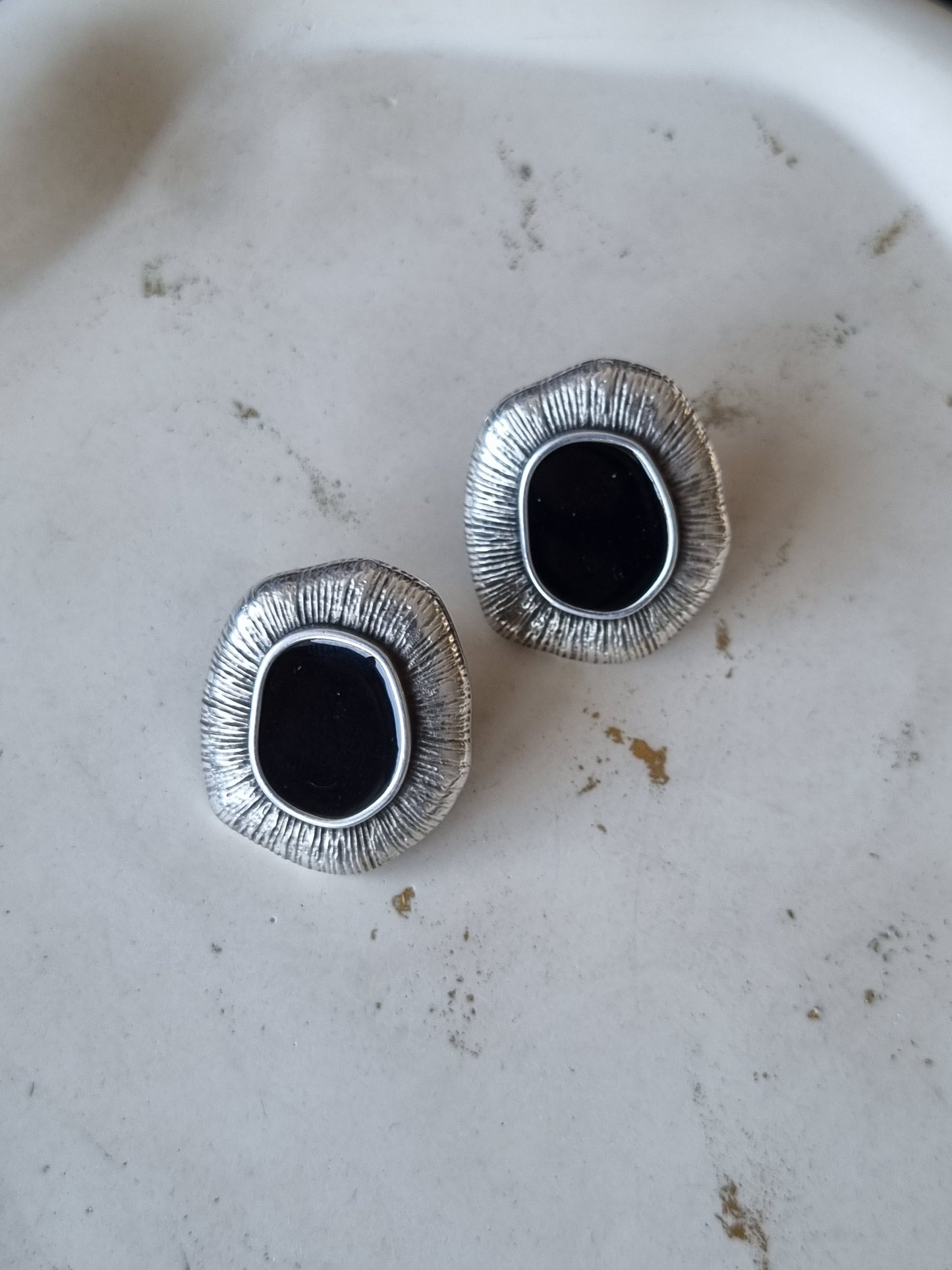 Vintage-like stud earrings