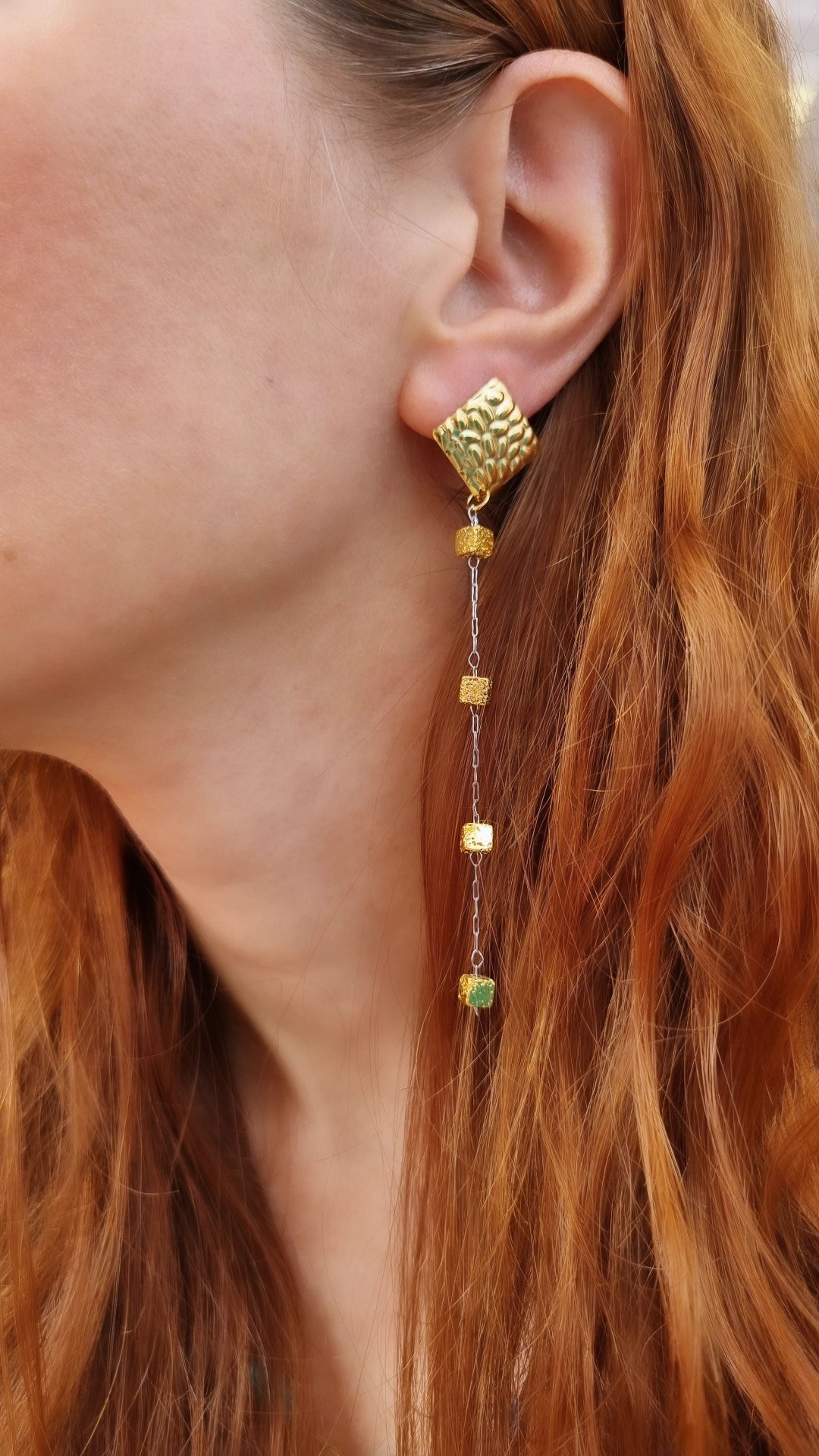 Steel earrings with cubes