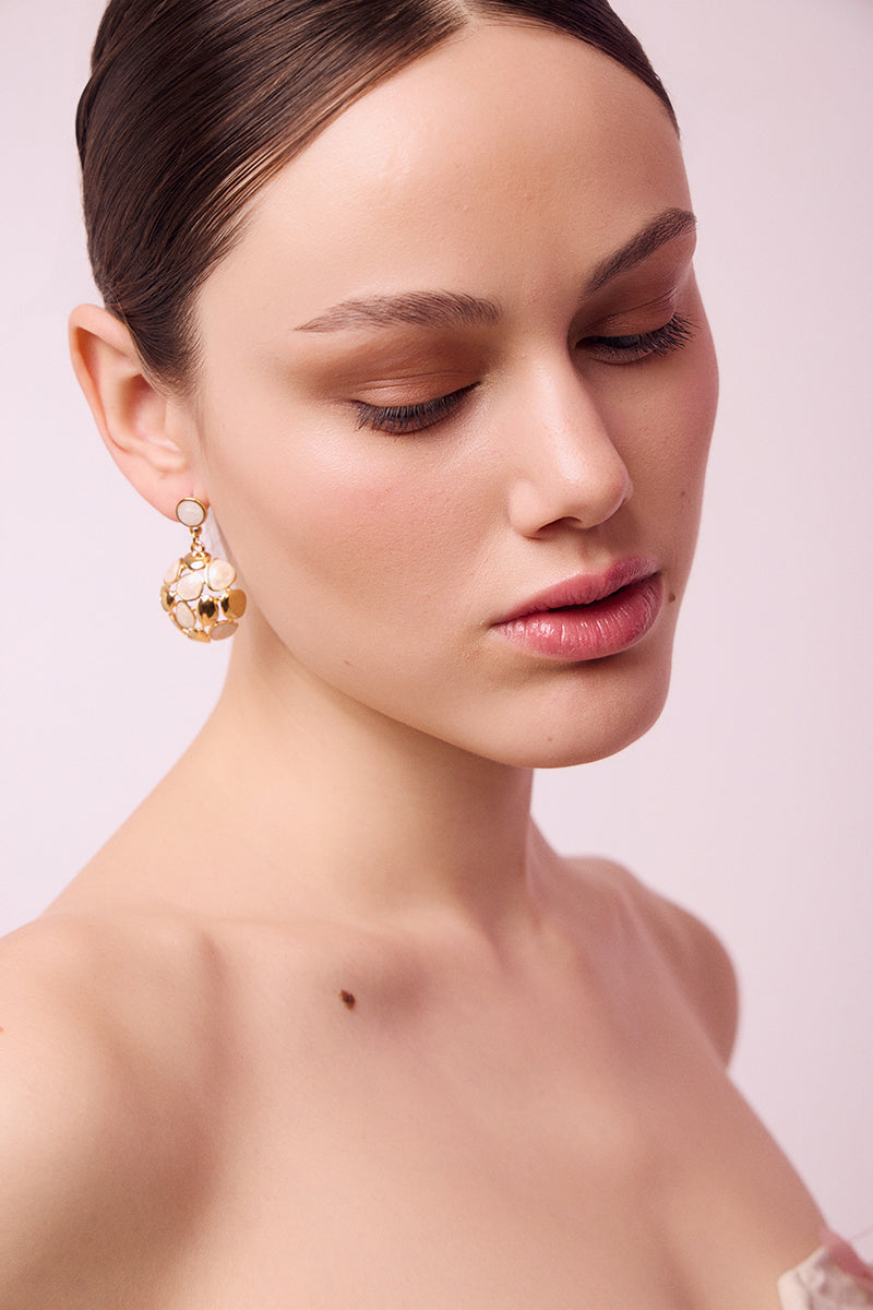 Round earrings with enamel