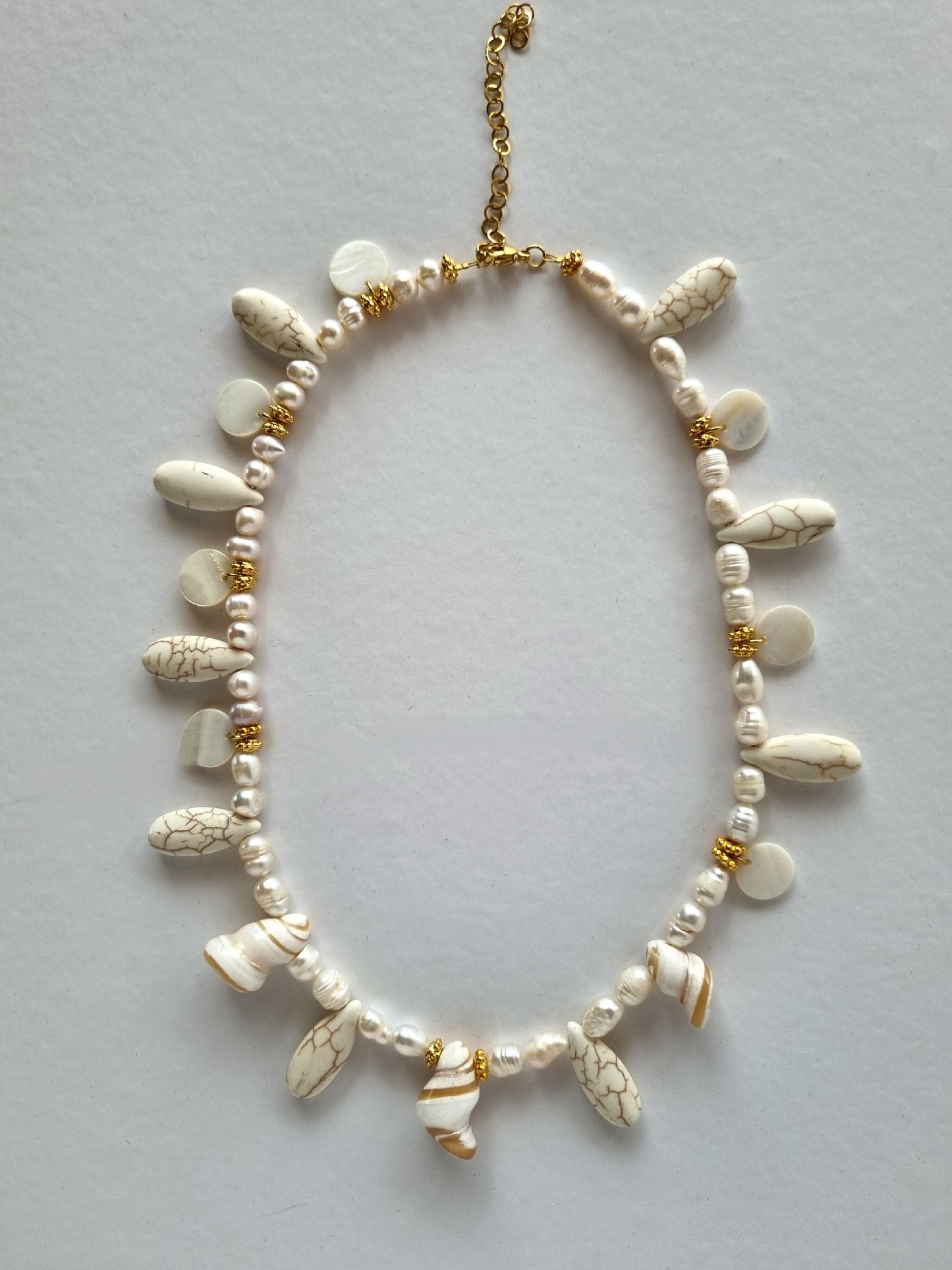 Pearls and shells necklace
