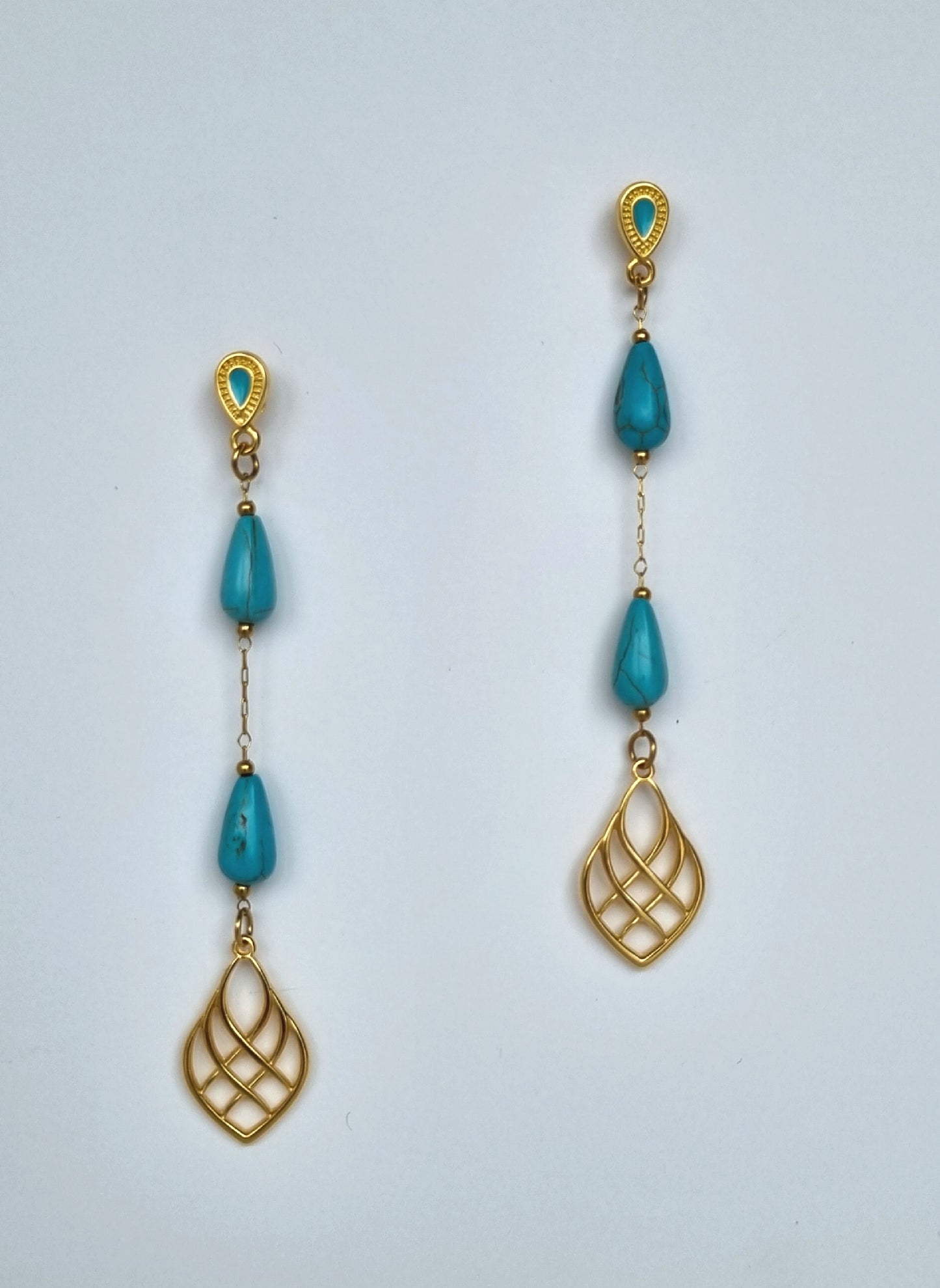 Earrings with howlite beads