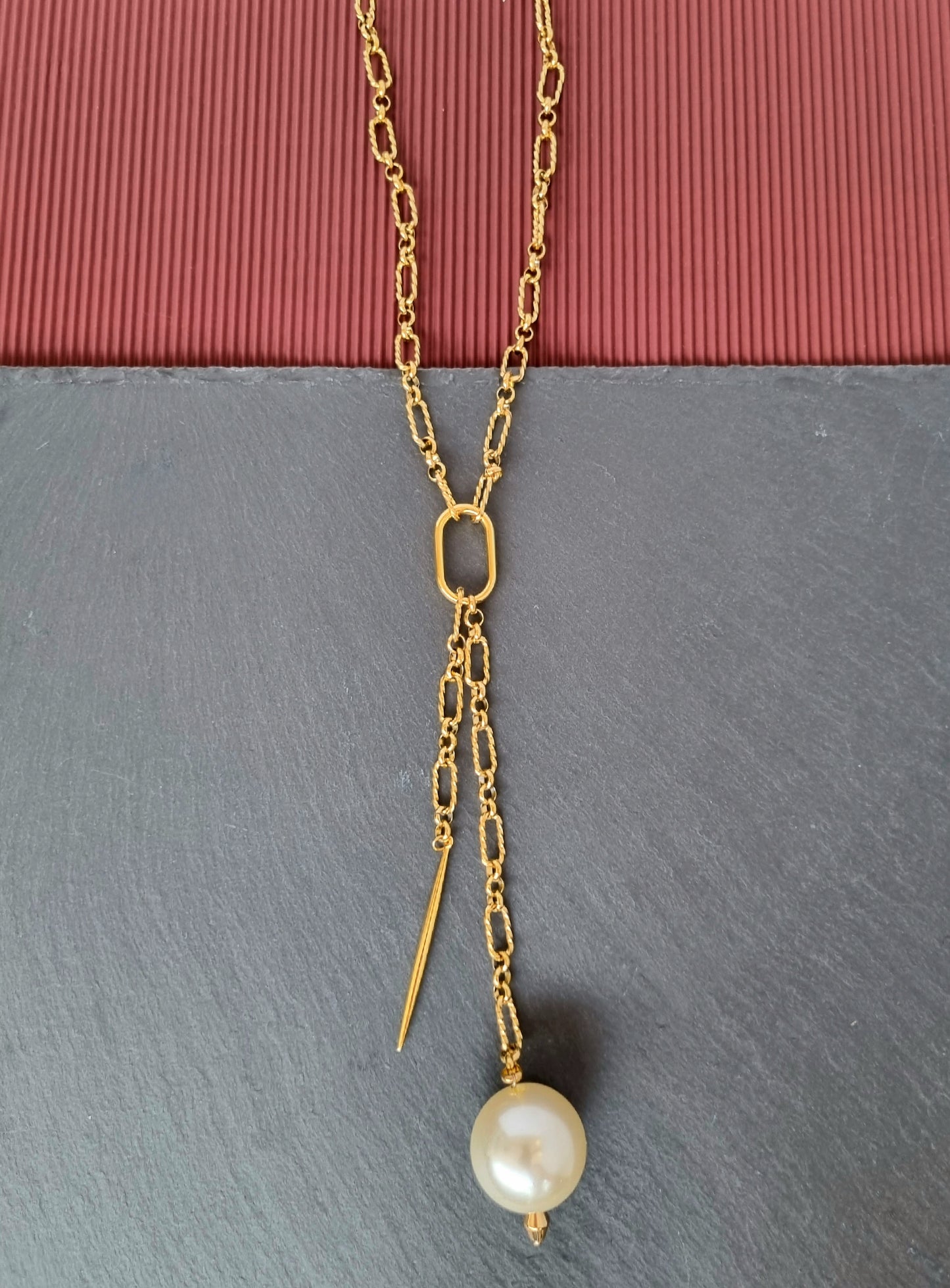 Steel chain necklace with oversized pearl