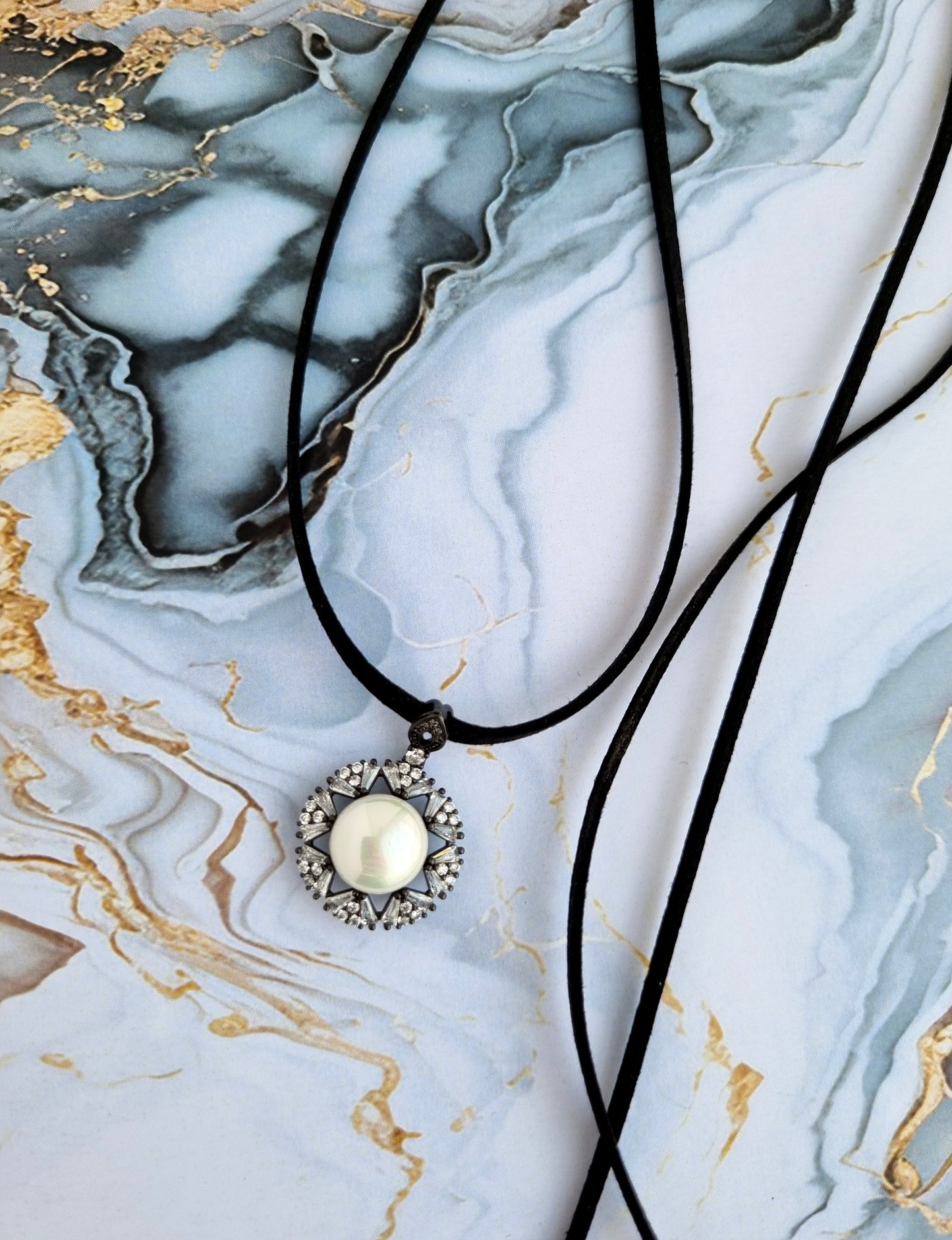 Choker crystal necklace
