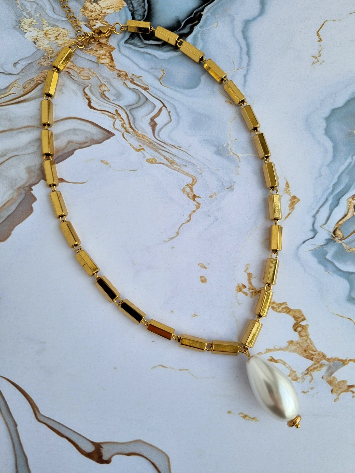 Steel necklace with pearl