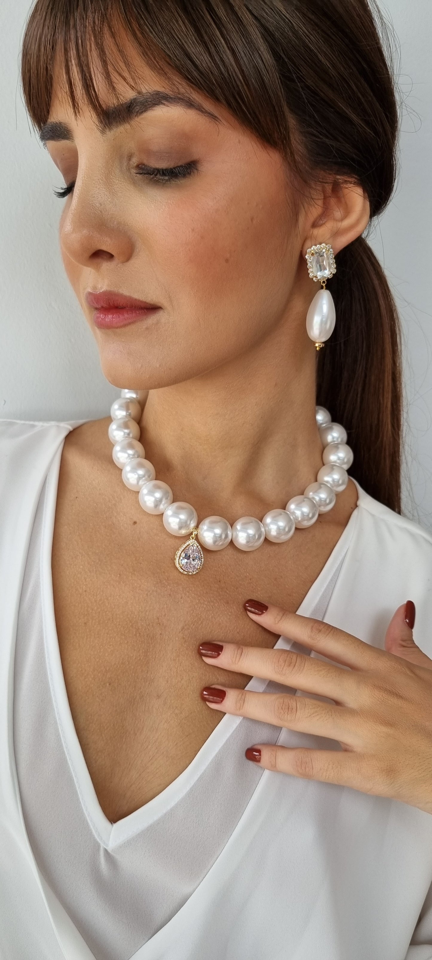 Large pearls necklace