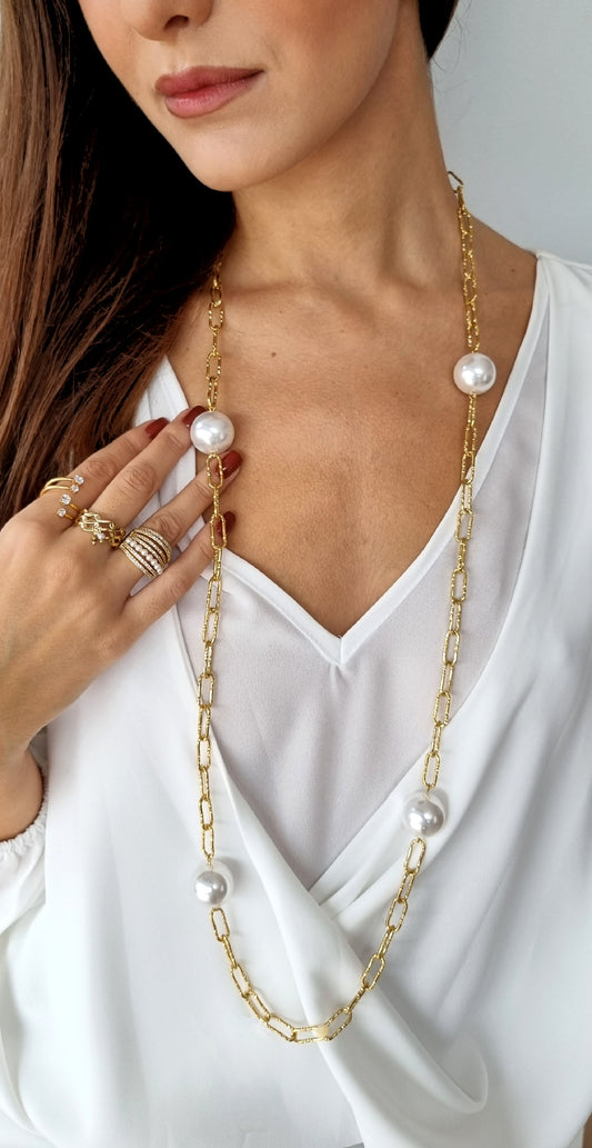 Long steel necklace with pearls