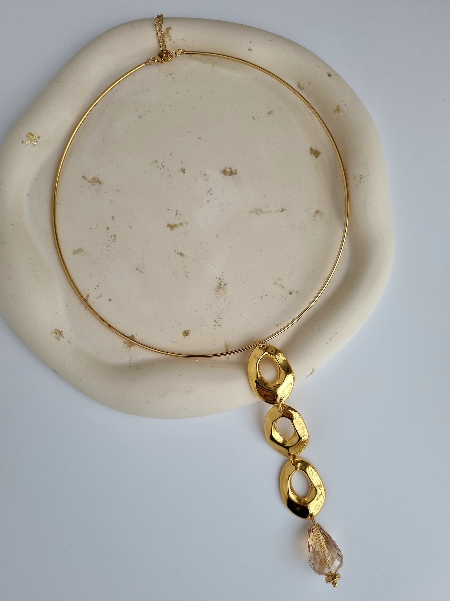 Steel collar necklace with asymetric elements