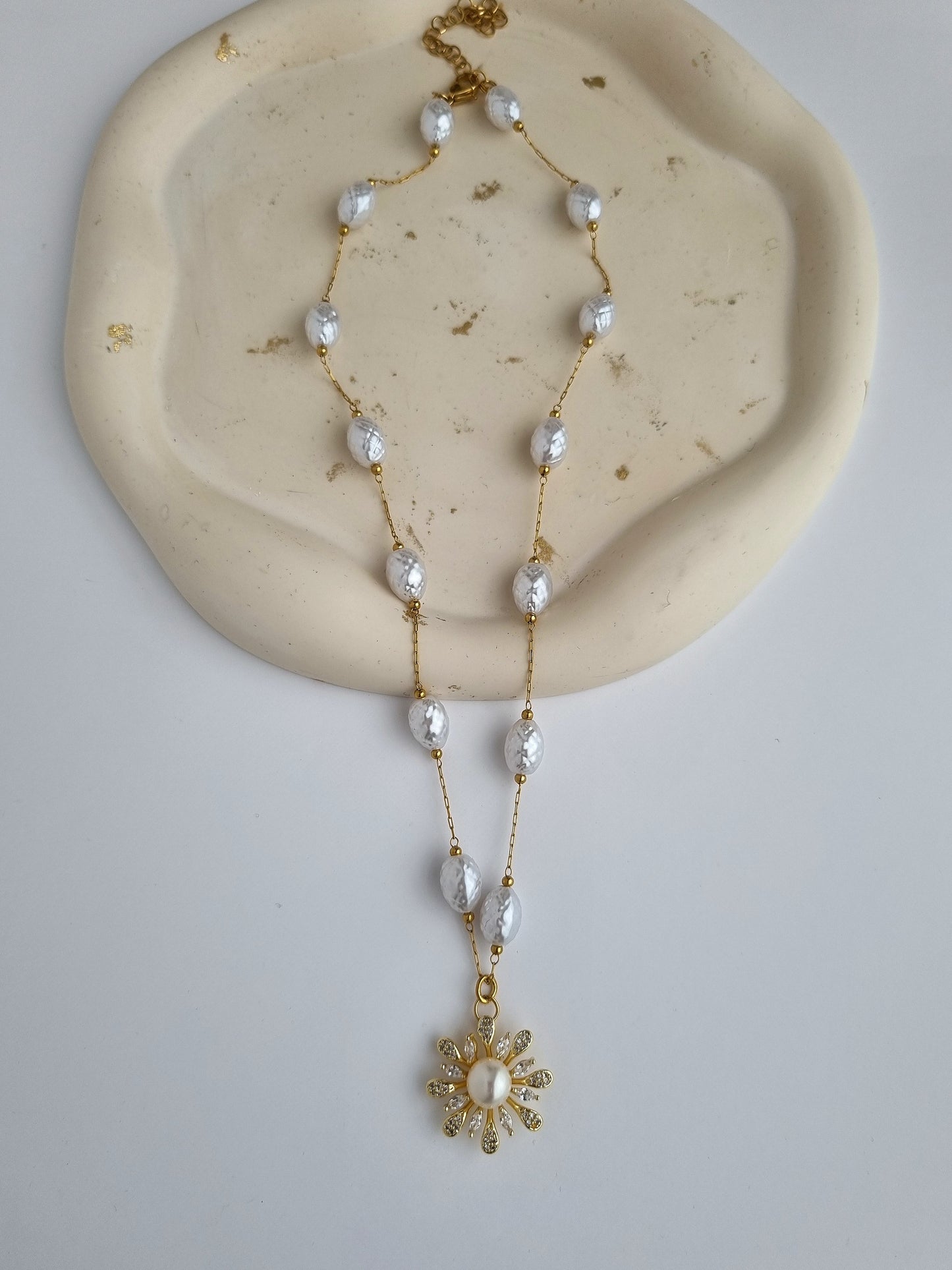 Steel necklace with pearls and a zircon flower
