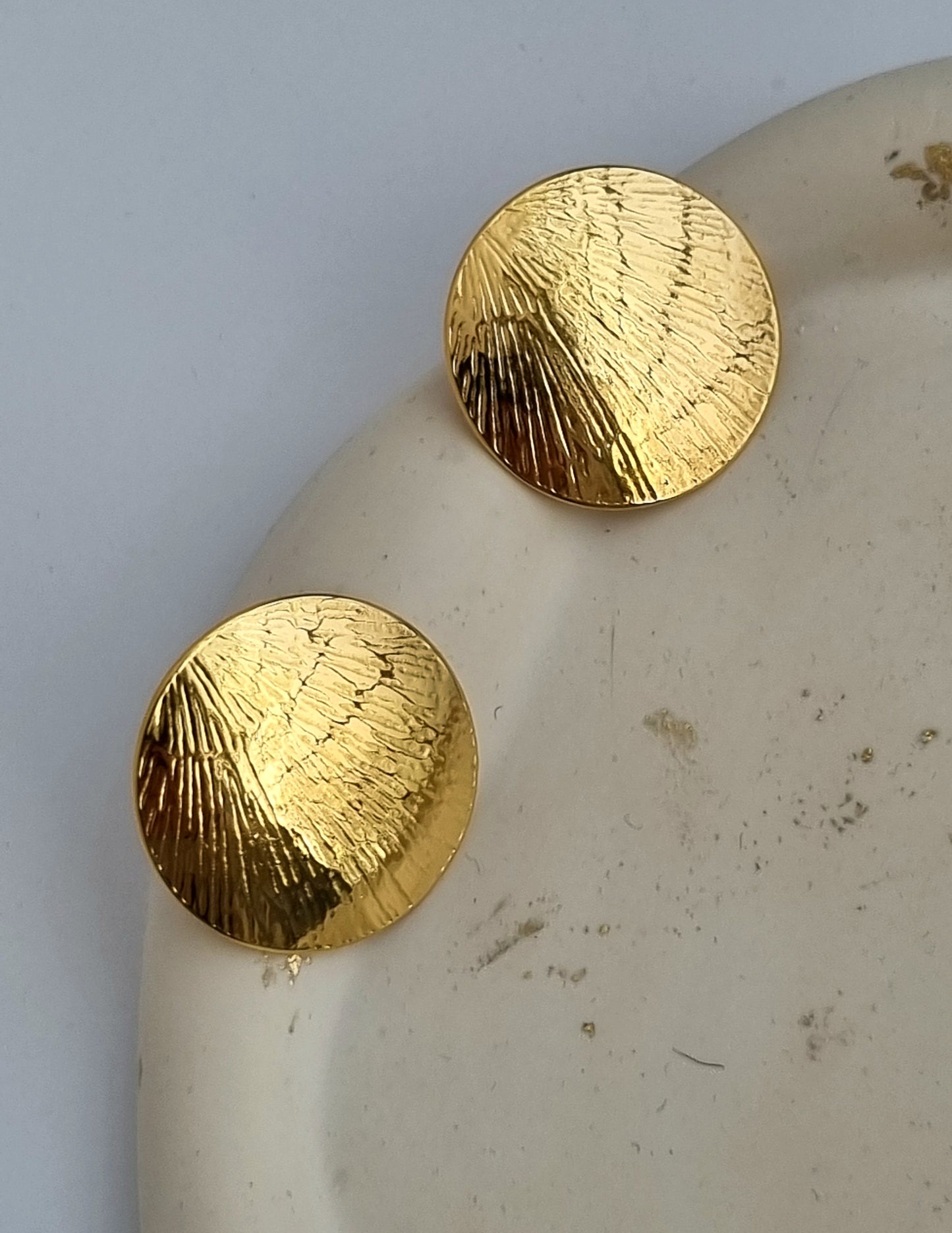 Gold plated round earrings