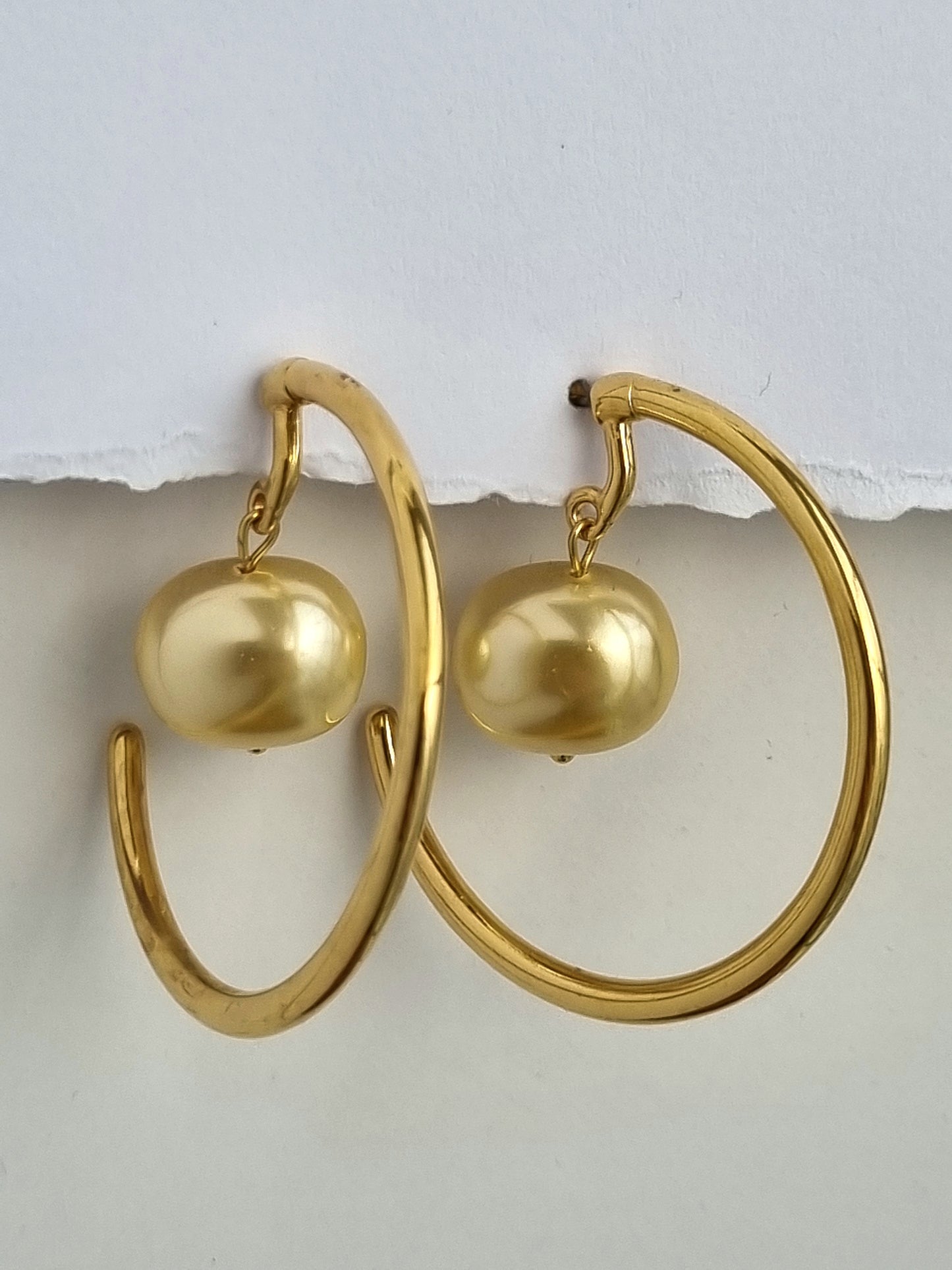 Gold plated hoop earrings with pearls
