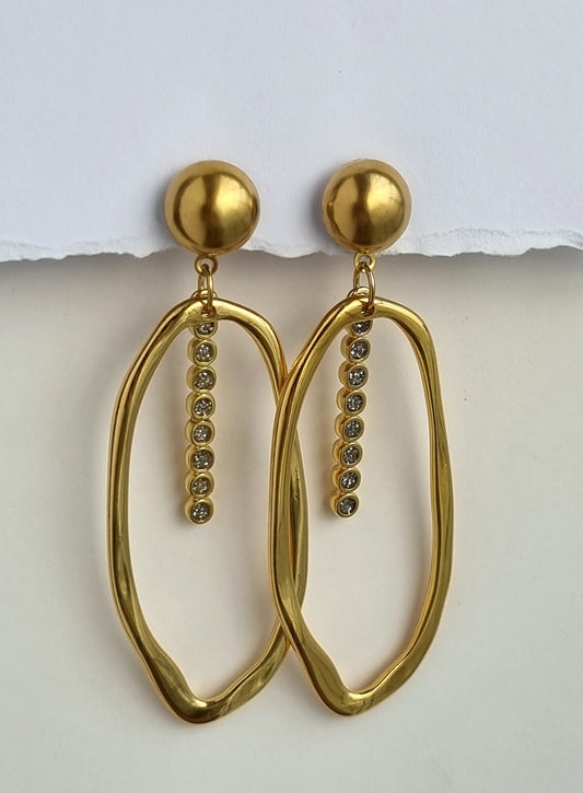 Earrings with assymetric element and glitter