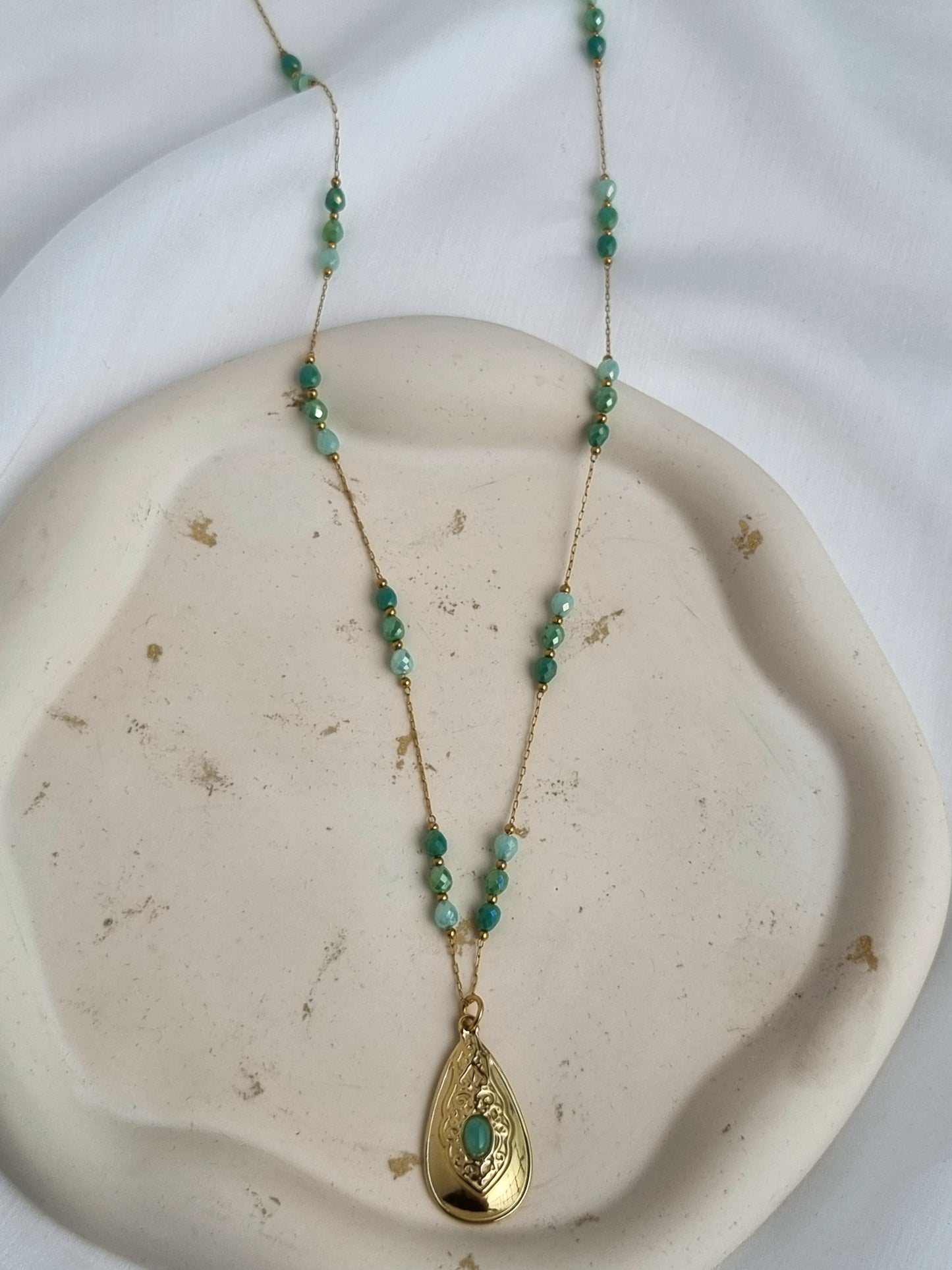 Long pendant with crystal beads