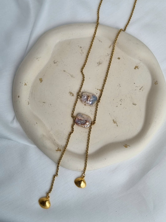 Steel chain necklace with fresh water pearls