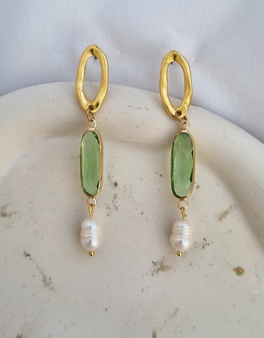 Earrings with crystals and pearls