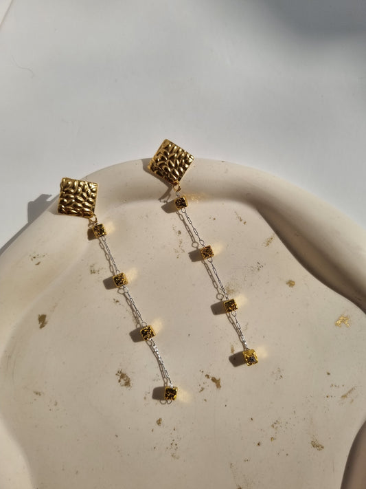 Steel earrings with cubes