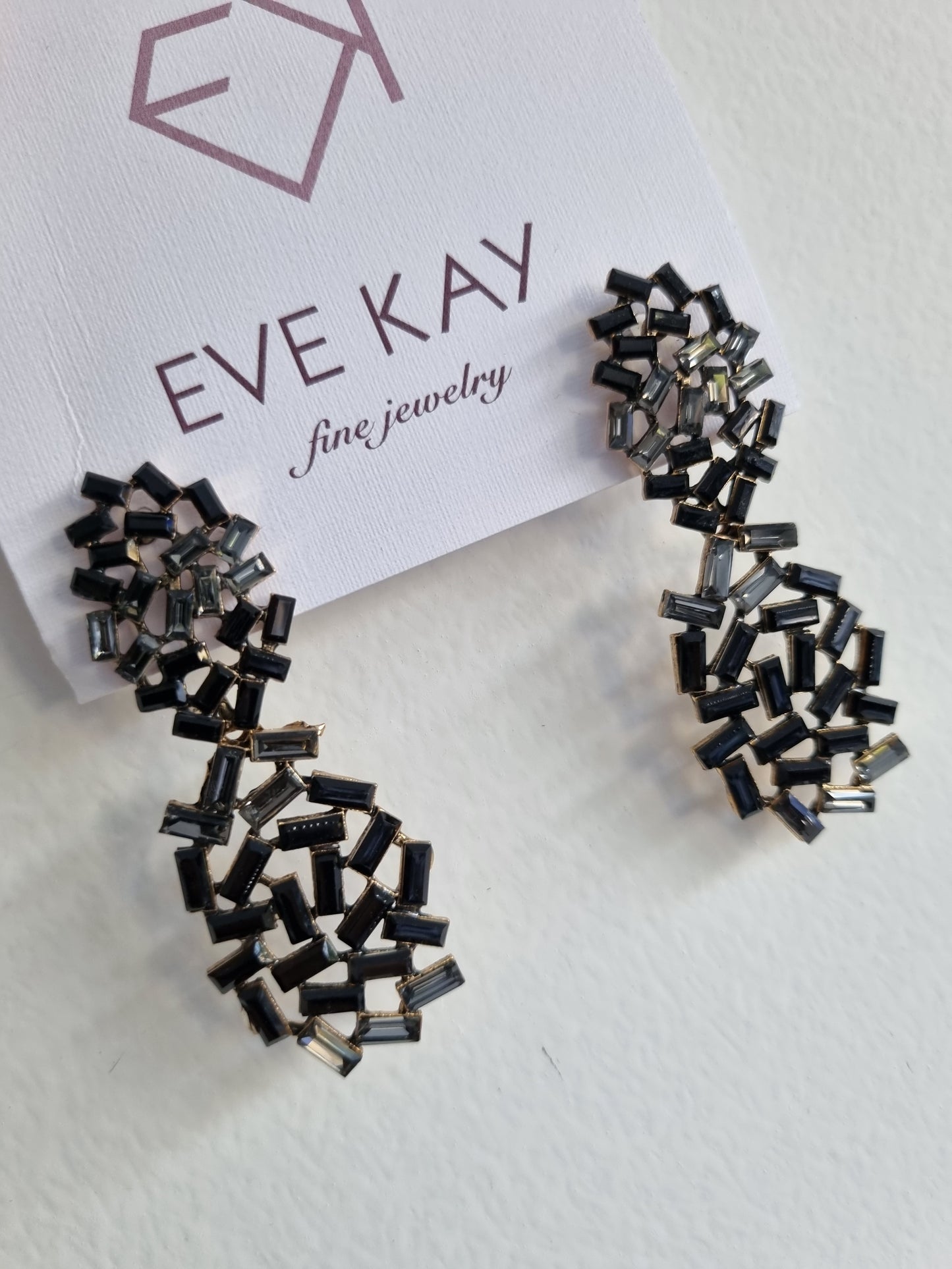 Drop earrings with crystals