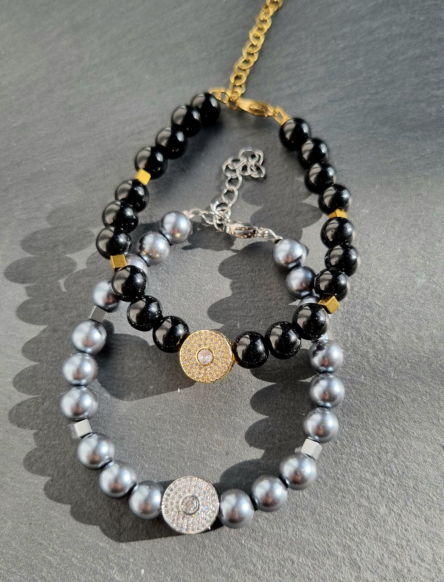 Pearls bracelet with zircon crystals