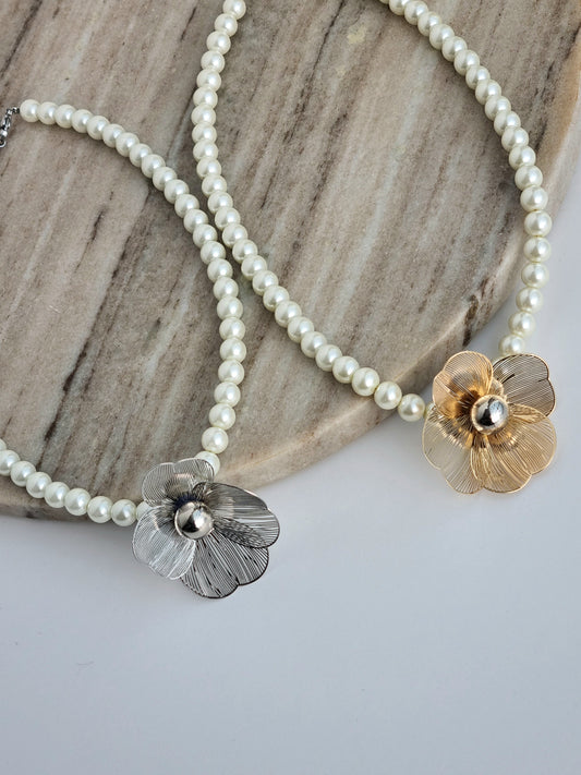 Pearl necklace with metal flower