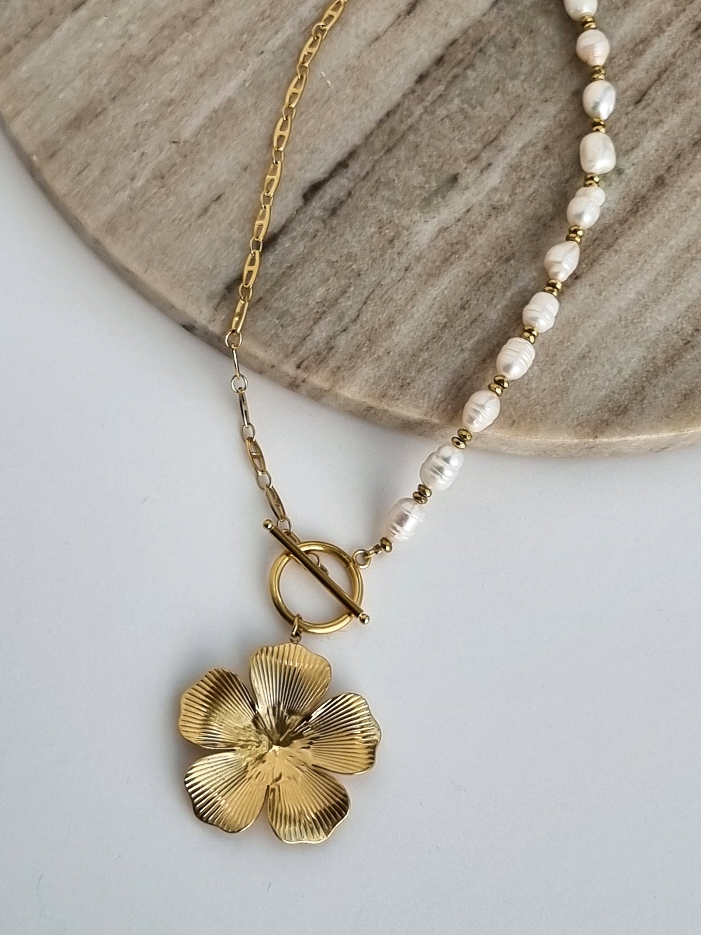 Steel flower necklace