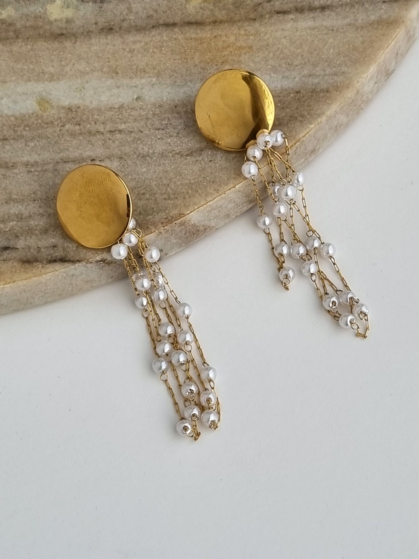 Steel earrings with pearls