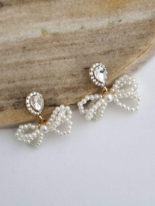 Earrings with pearly bows