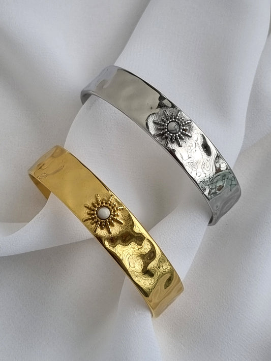 Steel cuff with sun