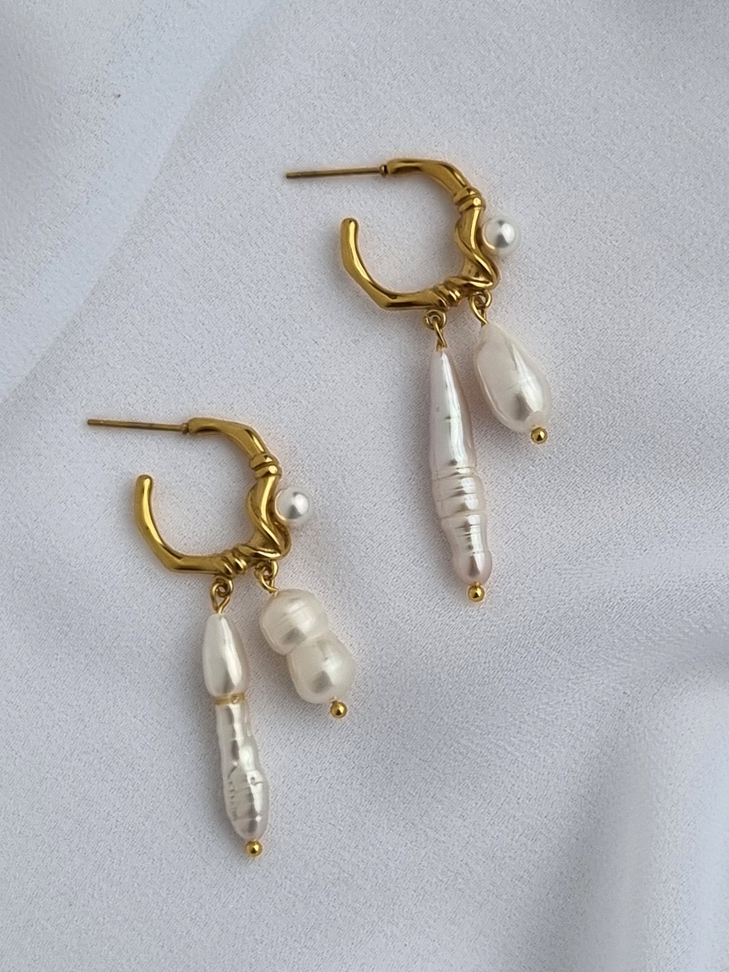 Steel earrings with fresh water pearls