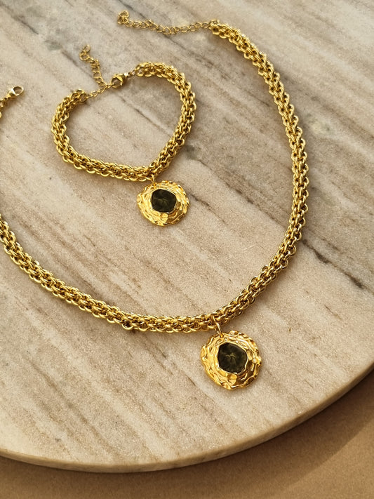 Steel necklace with a pendant