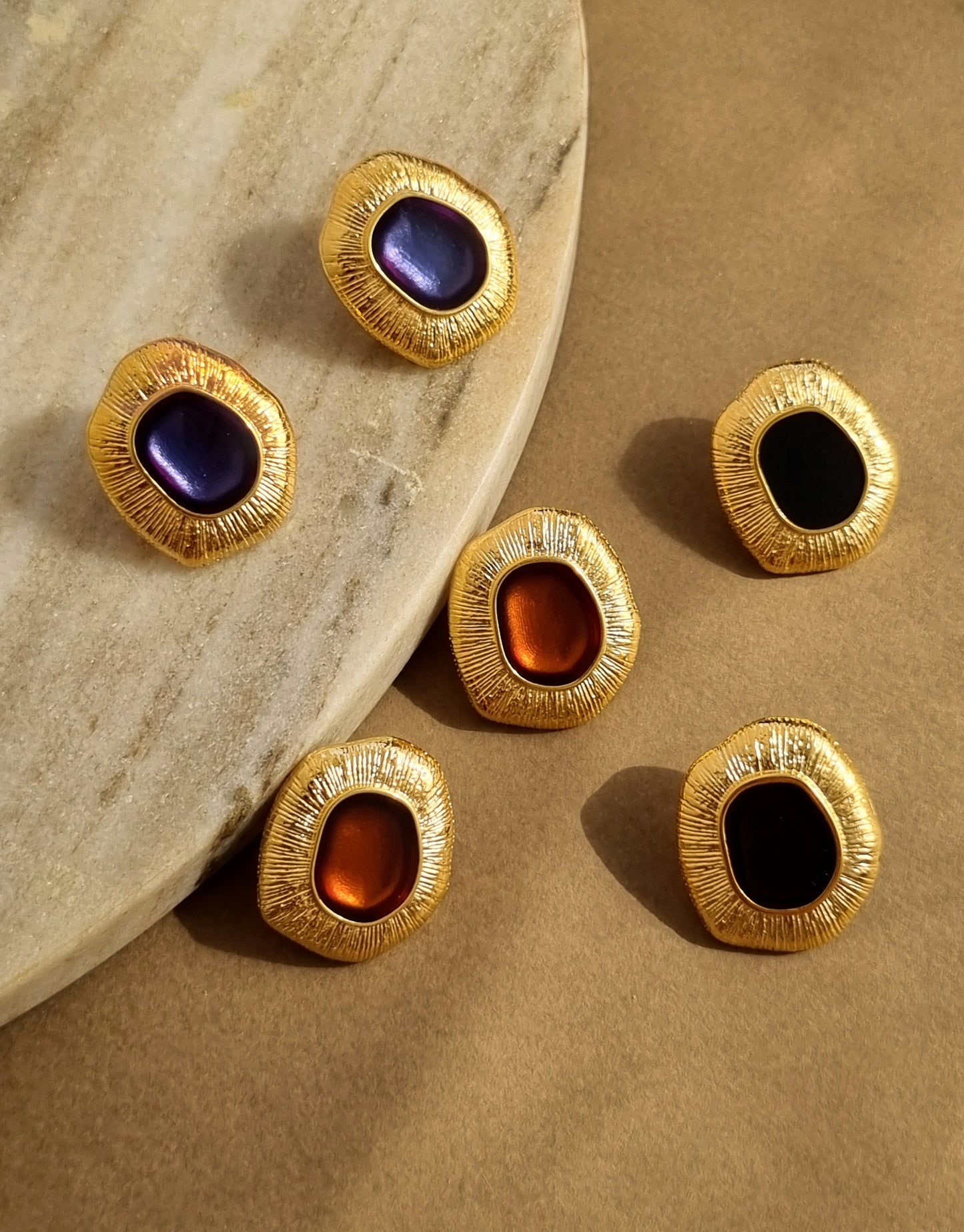 Vintage-like stud earrings