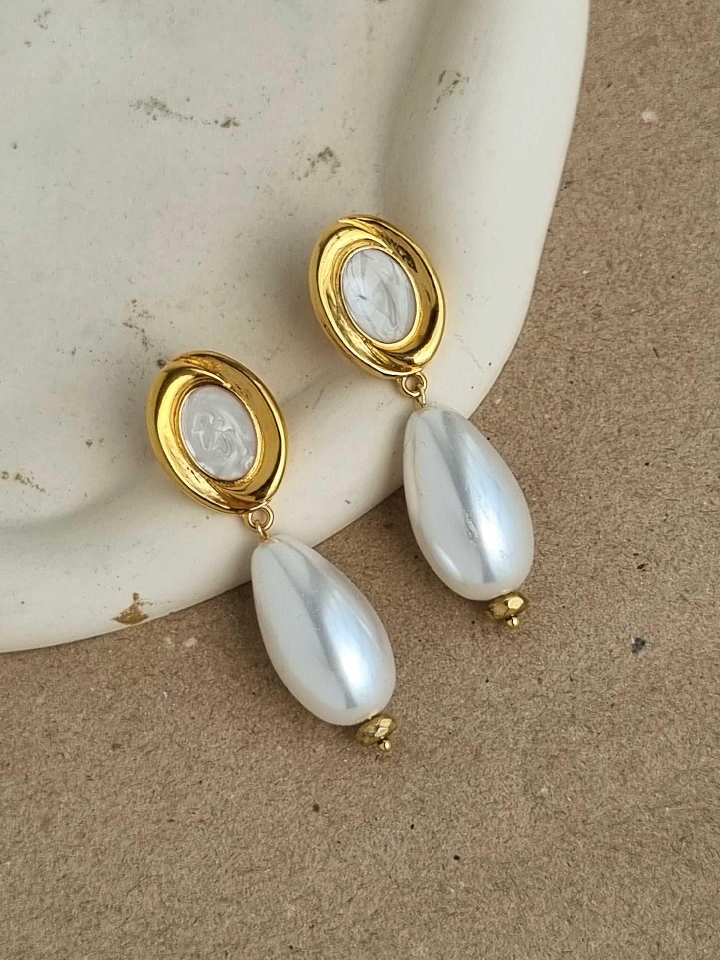 Earrings with pearls