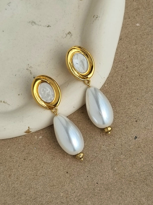 Earrings with pearls