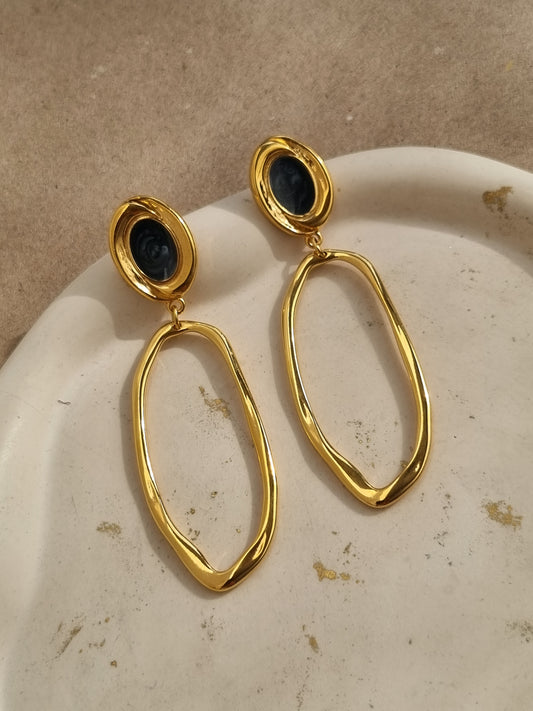 Asymmetric vintage-like earrings