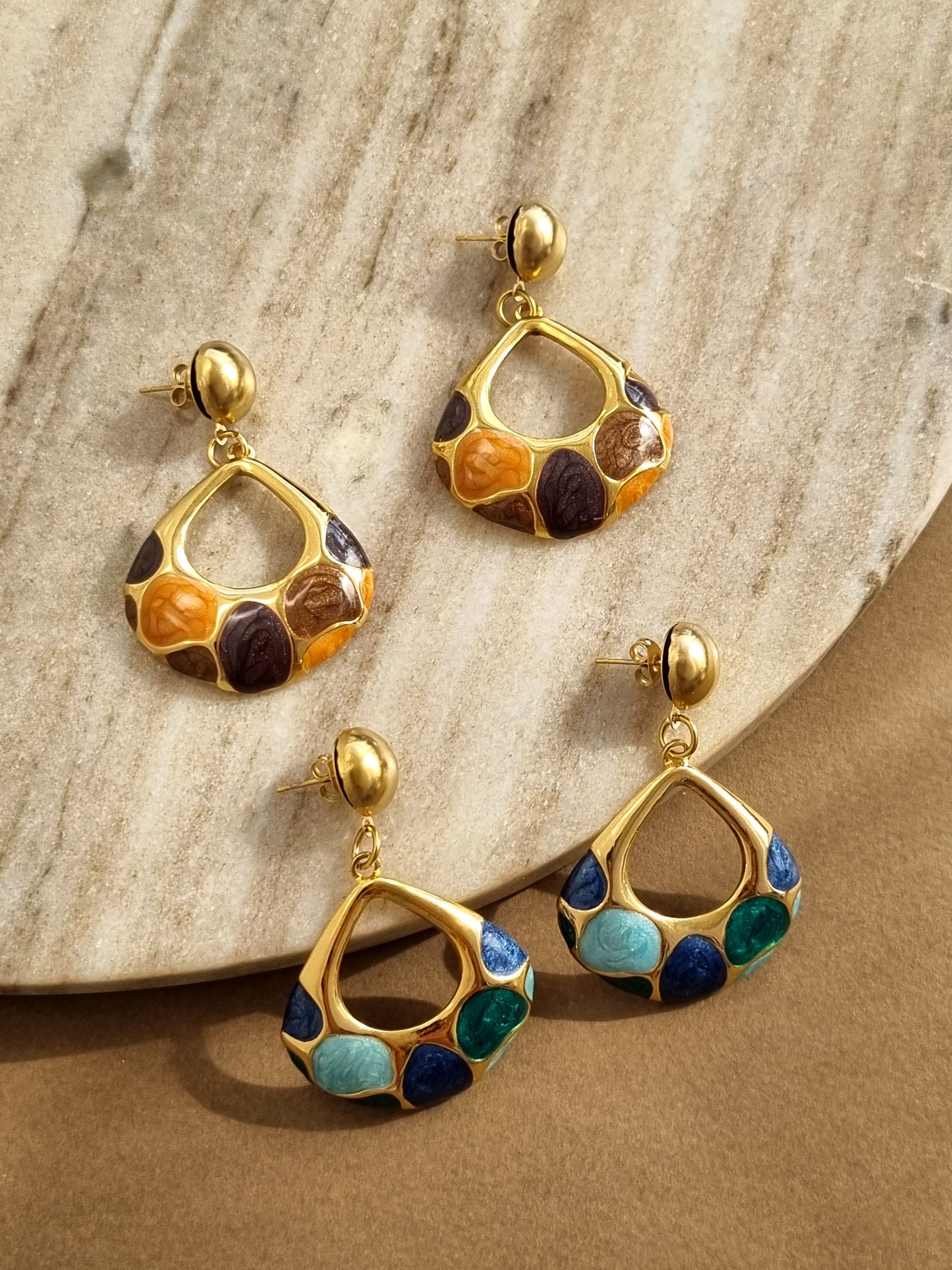 Steel earrings with enamel