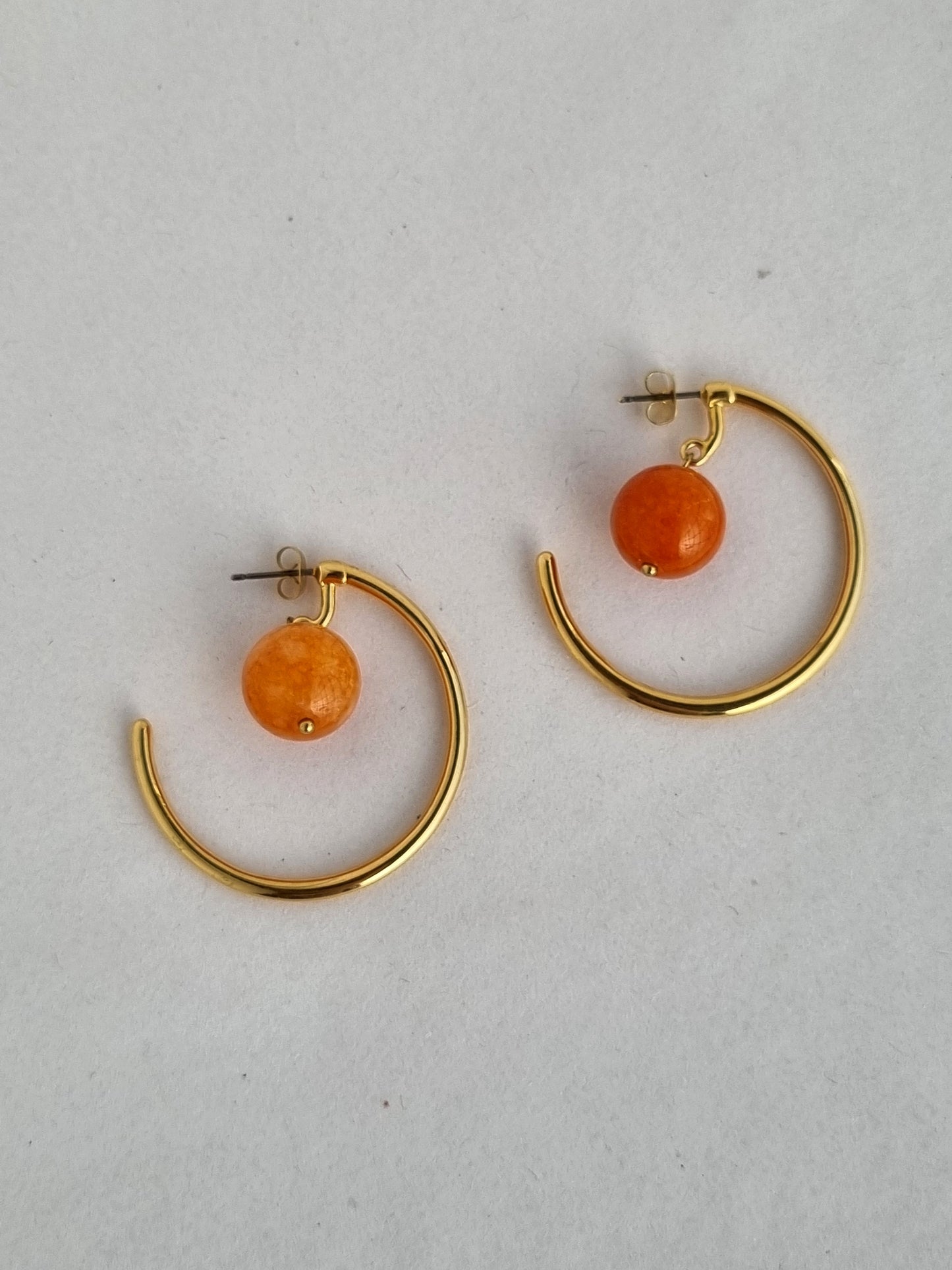 Hoop earrings with agate beads