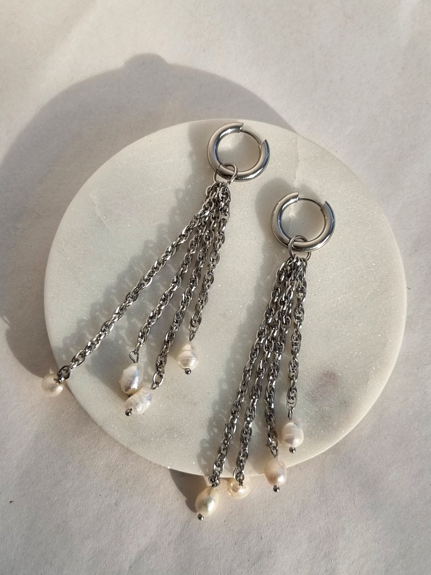 Μultiple chains earrings with pearls