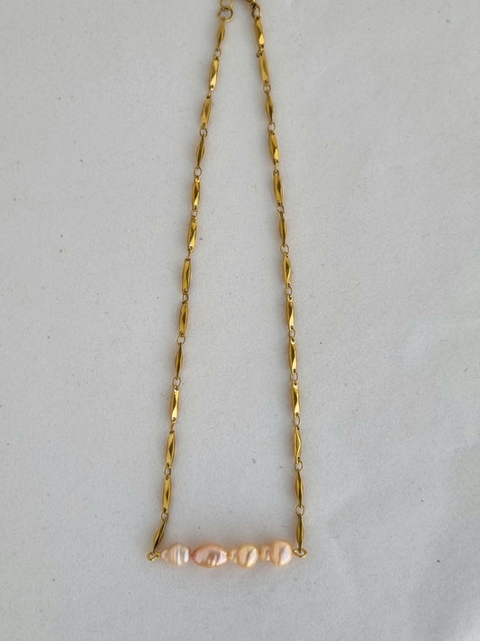 Necklace with fresh water pearls