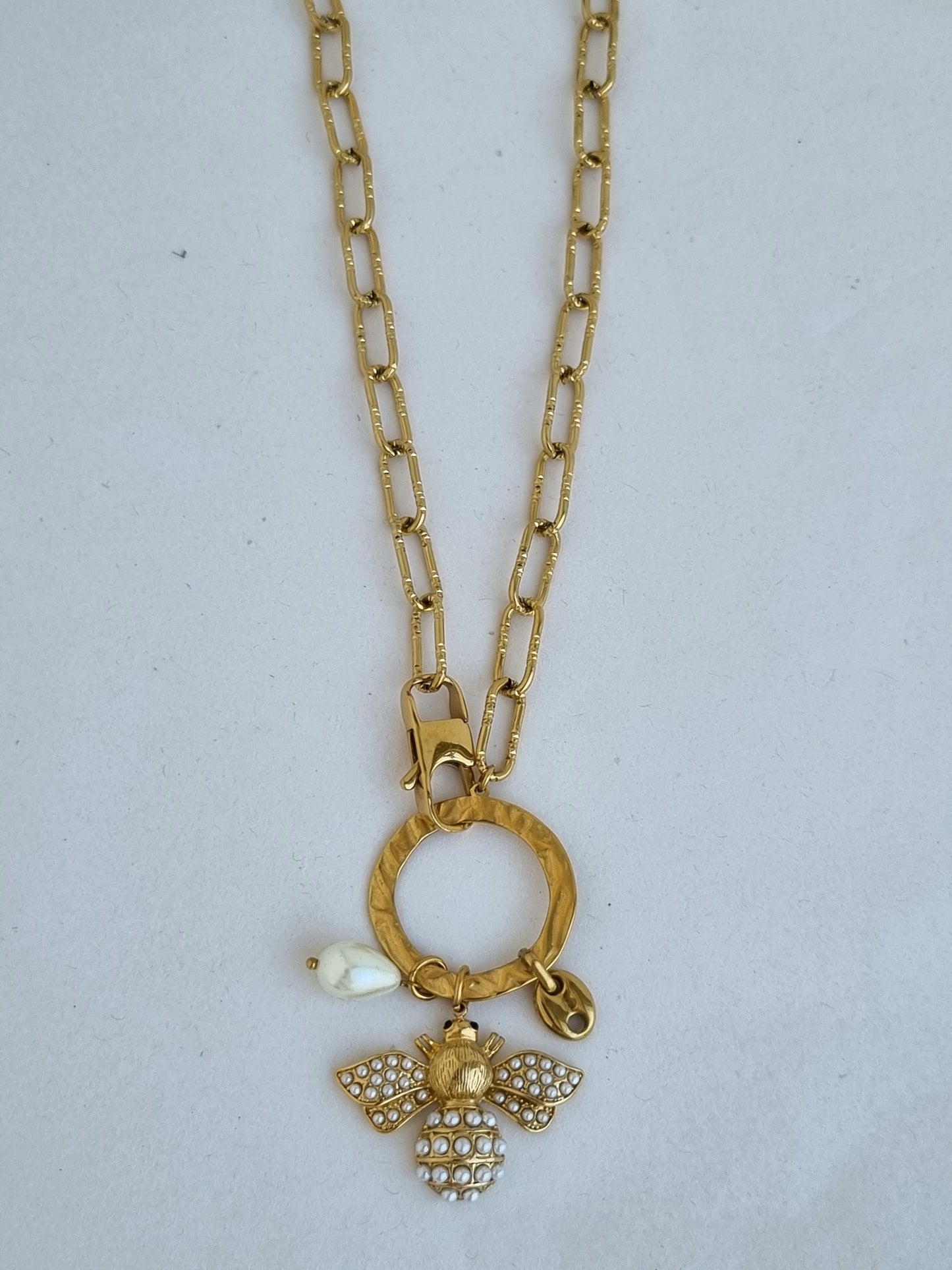 Necklace with a bee pendant