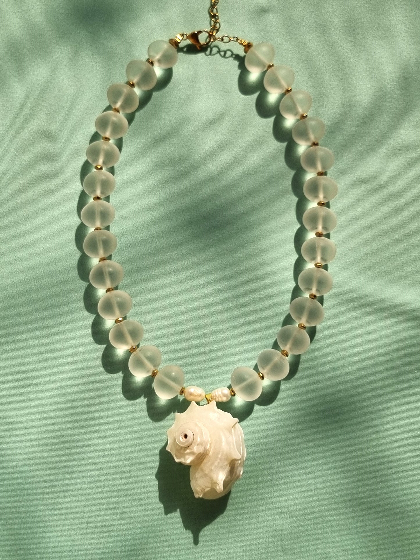 Glass beads shell necklace
