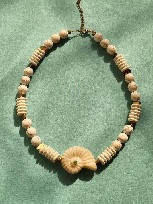 Ηowlites cochlear necklace