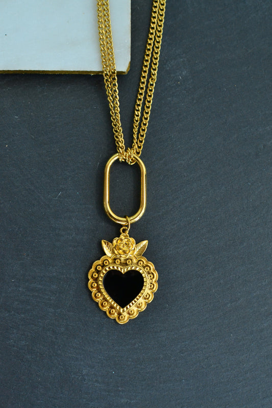 Black heart pendant