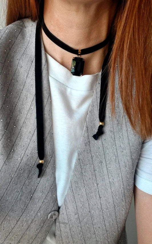 Velvet choker tie necklace
