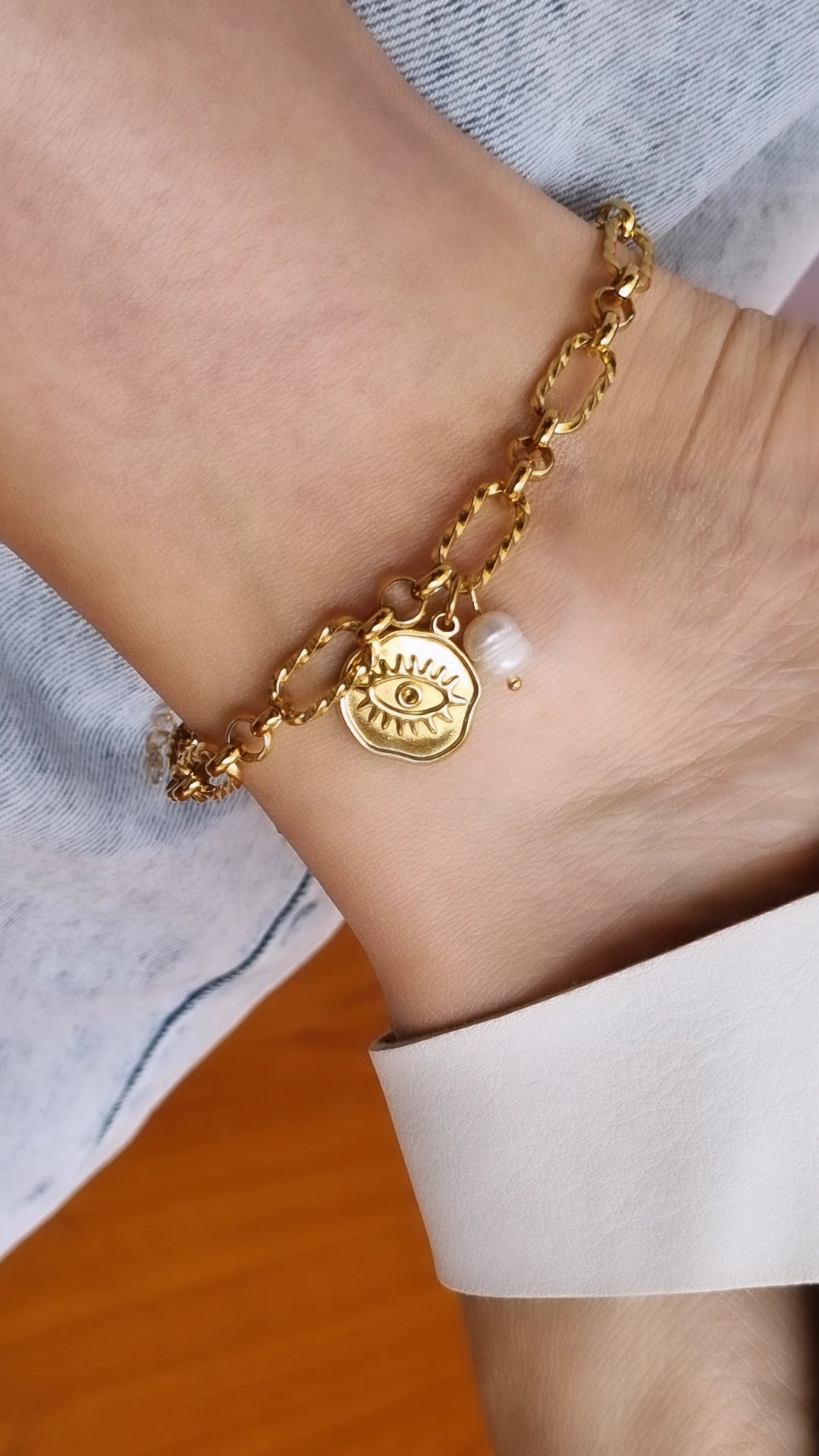 Steel anklet with steel eye charm and a pearl