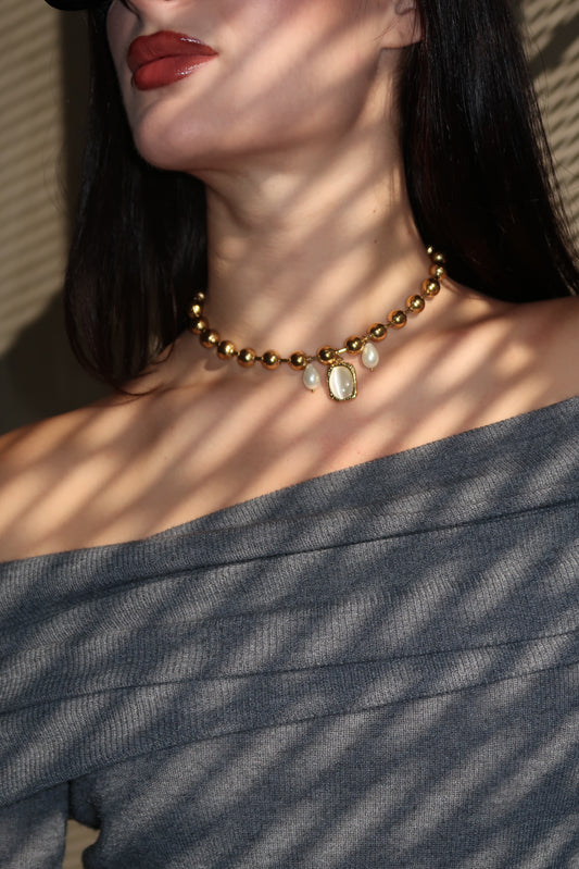 Steel choker necklace with pearls