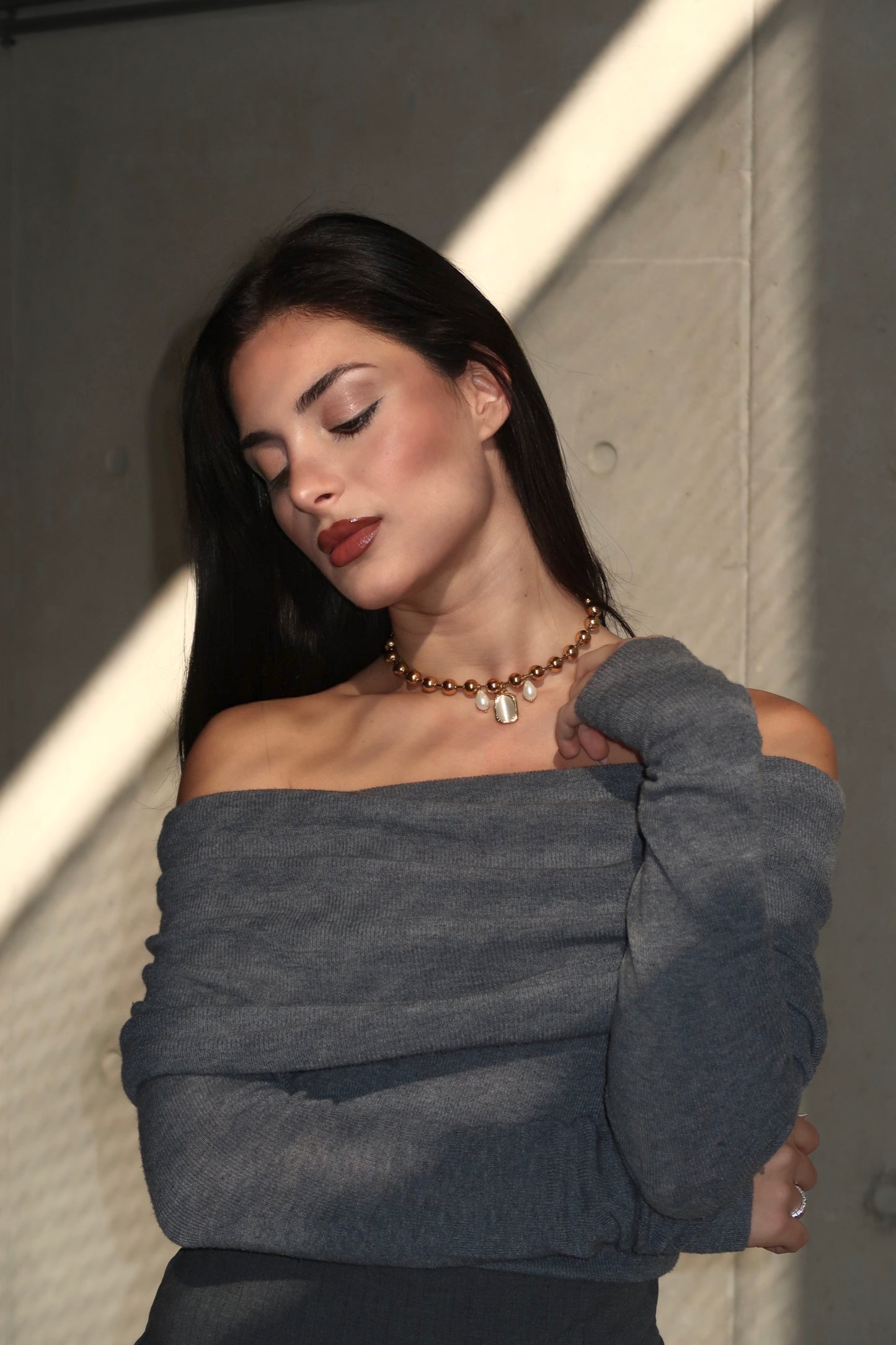 Steel choker necklace with pearls