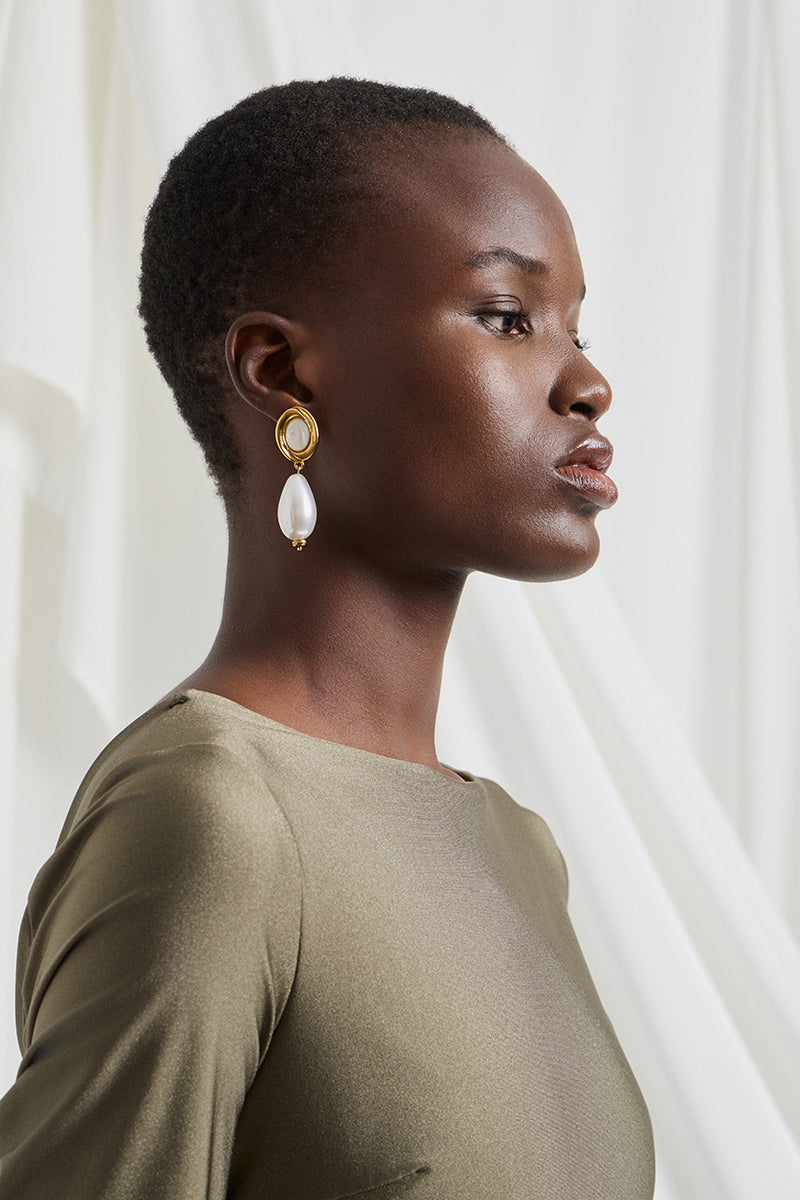 Earrings with pearls