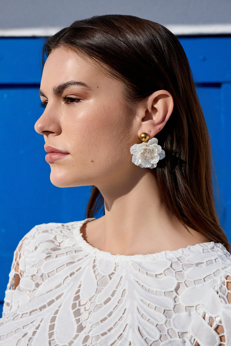 Earrings with acrylic flowers