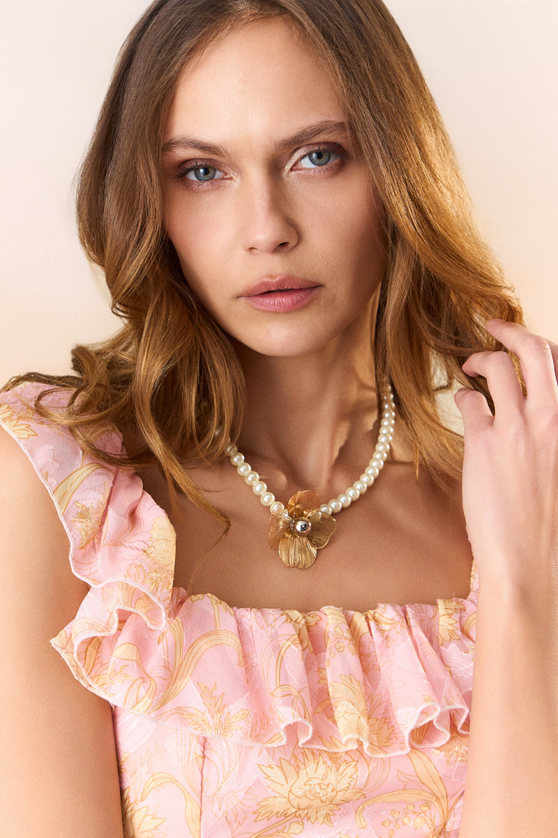 Pearl necklace with metal flower